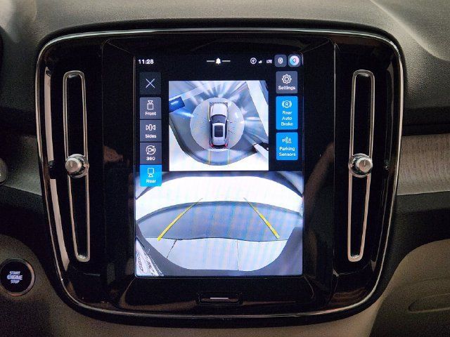 Certified 2026 Volvo XC40 B5 Plus w/ Protection Package Premier AWD/4WD image 18