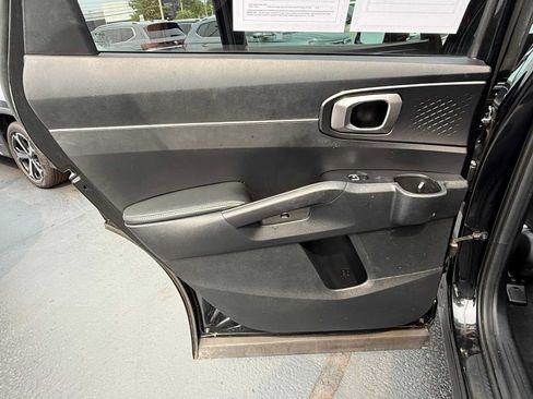 Used 2025 Kia Sorento LX FWD image 14