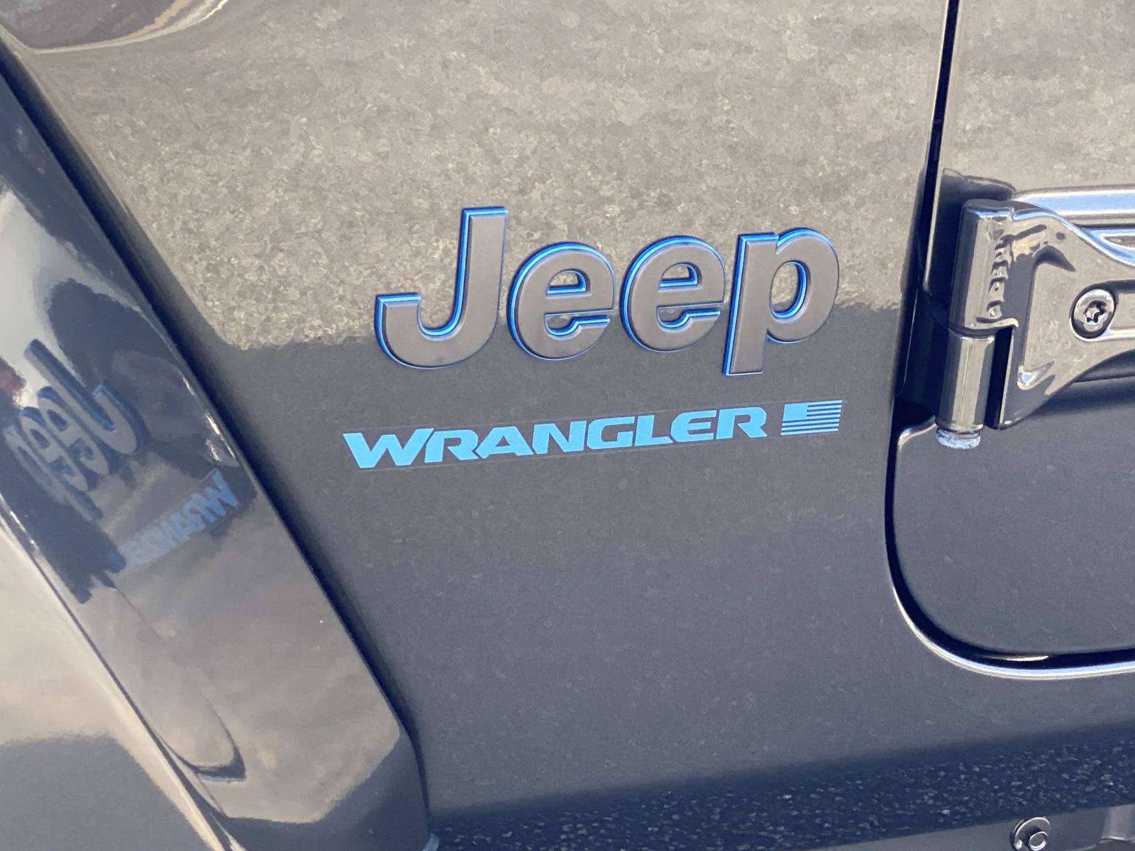Used 2024 Jeep Wrangler Unlimited w/ Convenience Group AWD/4WD image 13