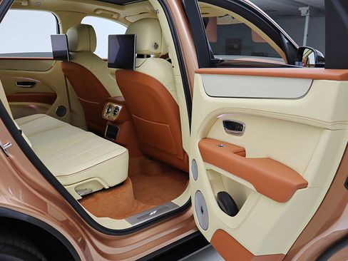 Certified 2023 Bentley Bentayga AWD/4WD image 45