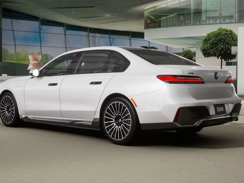 New 2026 BMW 750e xDrive w/ Executive Package image 28