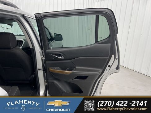 Used 2018 GMC Acadia SLE image 12