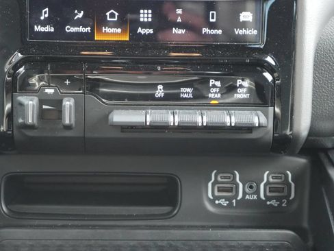 Used 2024 RAM 1500 Big Horn AWD/4WD image 23