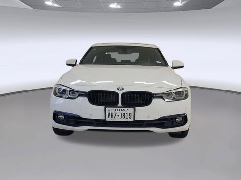 Used 2018 BMW 330e w/ Convenience Package RWD image 4