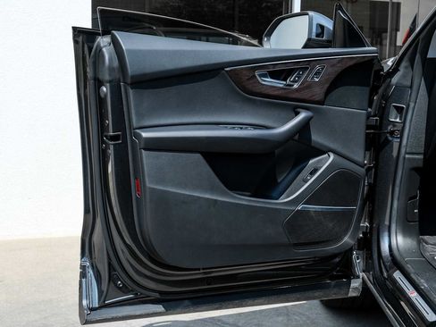 Used 2020 Audi Q8 Premium Plus w/ Premium Plus Package image 47