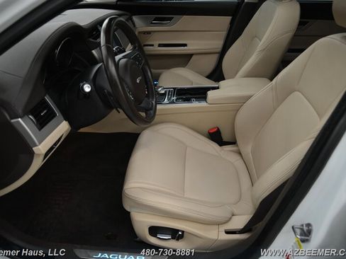 Used 2020 Jaguar XF Premium image 11