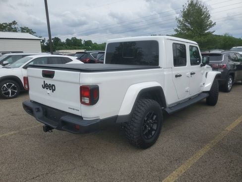 Used 2025 Jeep Gladiator Sport AWD/4WD image 3