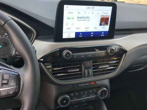 Used 2022 Ford Escape SE w/ Cold Weather Package image 30