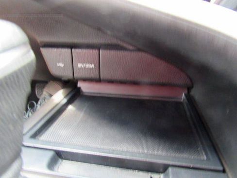 Used 2021 Toyota Camry SE FWD image 25