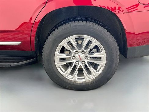 Used 2023 GMC Yukon SLT w/ SLT Luxury Package image 37