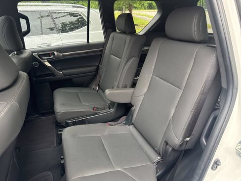 Used 2023 Lexus GX 460 Premium w/ Accessory Package AWD/4WD image 28