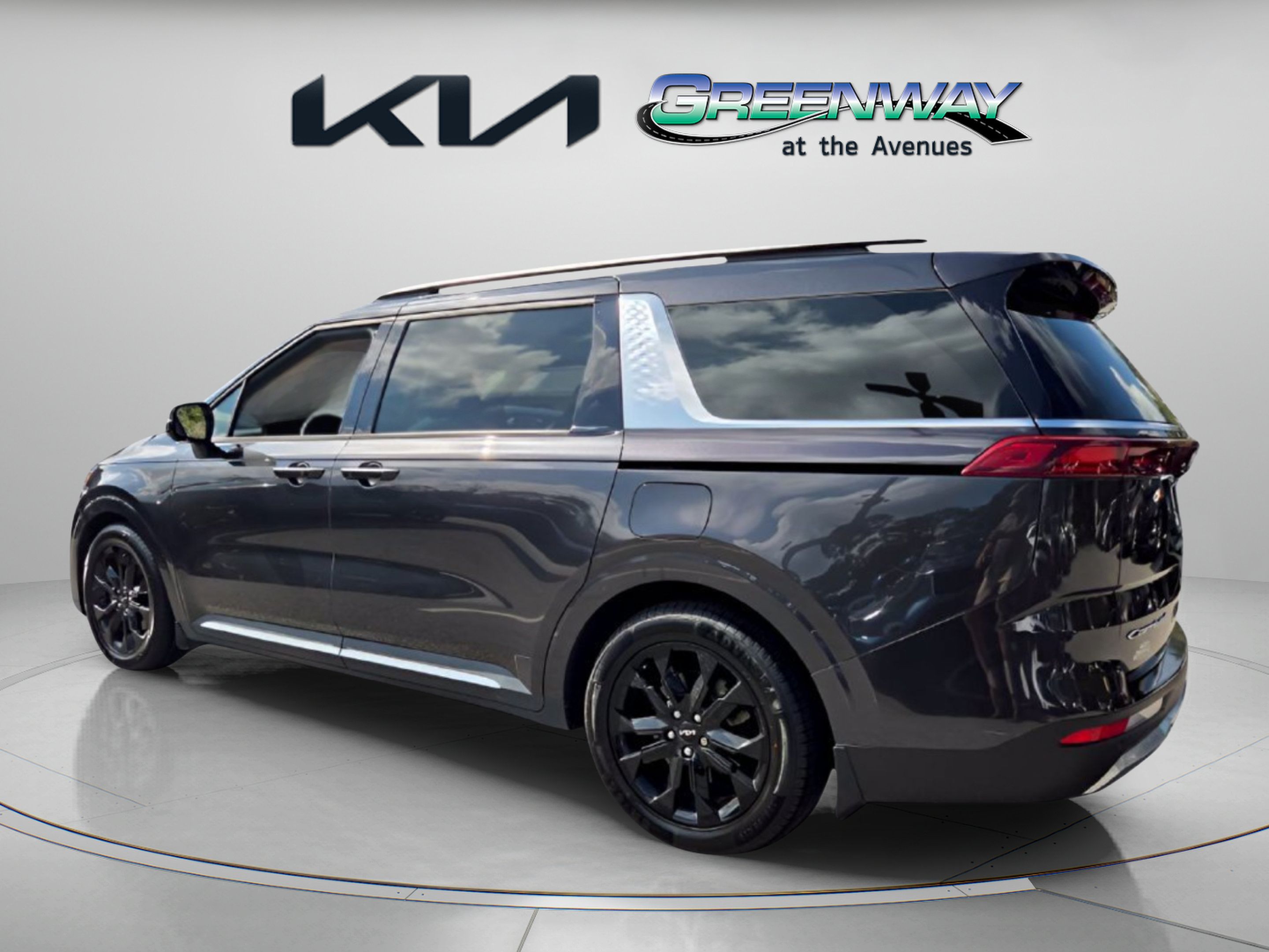 Used 2022 Kia Carnival SX FWD image 5
