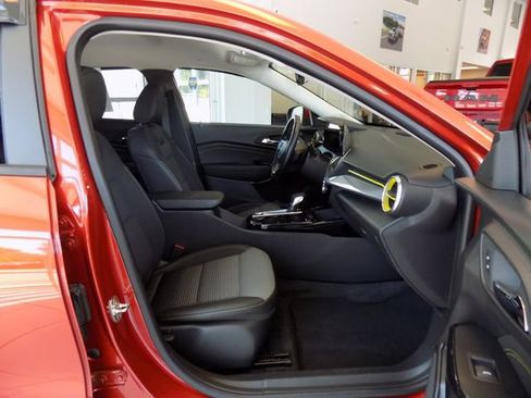 Used 2024 Chevrolet Trax LT w/ Driver Confidence Package FWD image 27