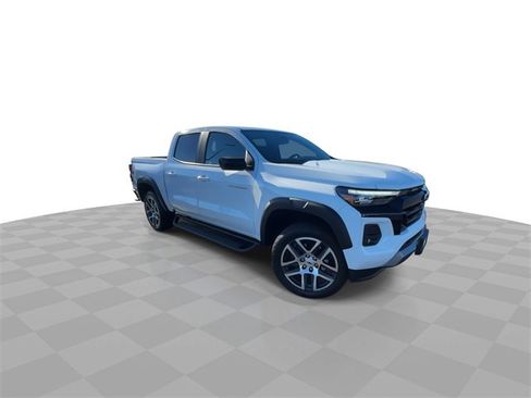 Used 2024 Chevrolet Colorado Z71 w/ Z71 Convenience Package 2 image 2