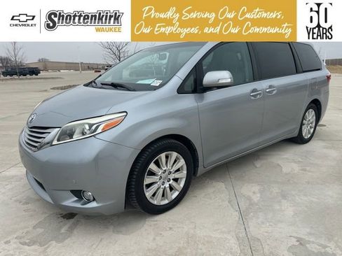 Used 2015 Toyota Sienna Limited image 7