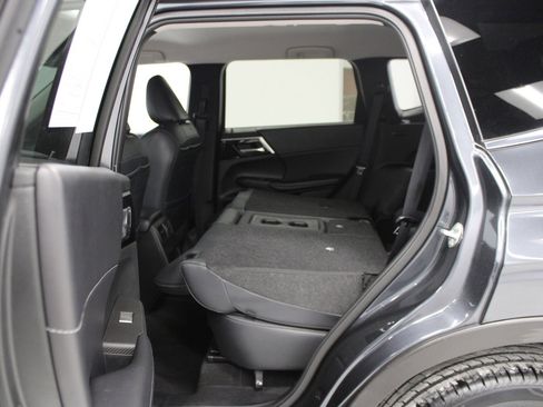 Used 2024 Mitsubishi Outlander SE image 35