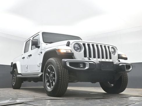 Used 2020 Jeep Gladiator Overland AWD/4WD image 39