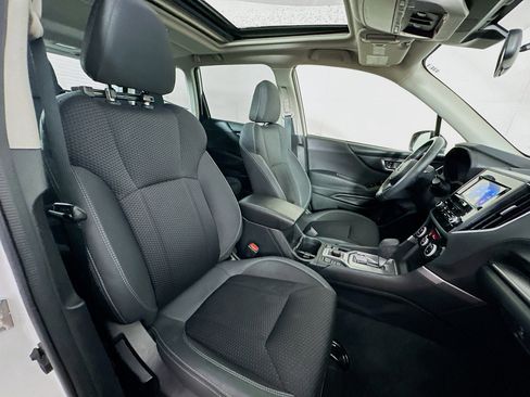 Used 2023 Subaru Forester Premium image 31