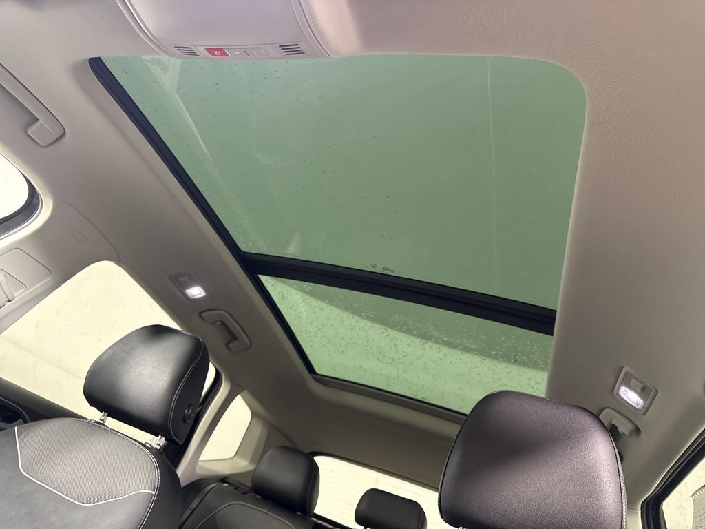 Used 2024 Volkswagen Taos SE w/ Panoramic Sunroof Package FWD image 20