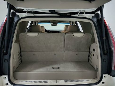 Used 2015 Cadillac Escalade Luxury image 21