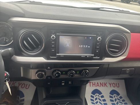 Used 2018 Toyota Tacoma SR5 AWD/4WD image 22