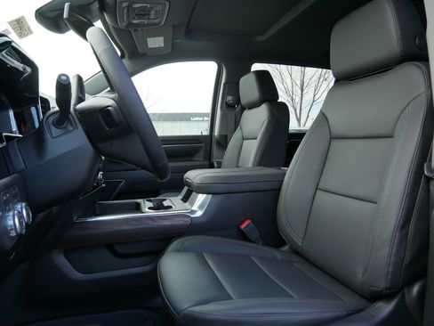 New 2026 GMC Sierra 3500 SLT w/ SLT Premium Package image 4