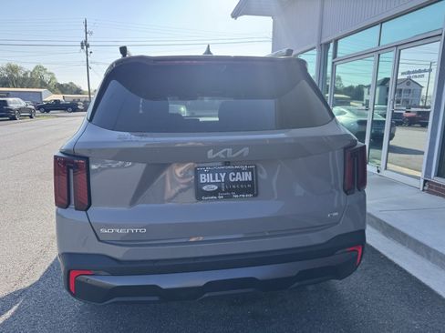 Used 2024 Kia Sorento SX Prestige w/ Olive Brown Leather Package image 4