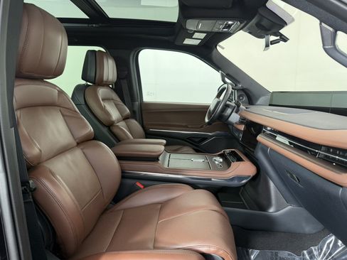 Used 2025 Lincoln Navigator Reserve AWD/4WD image 10