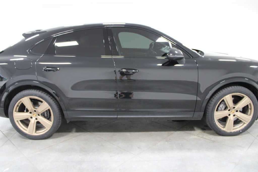 Used 2024 Porsche Cayenne Coupe AWD/4WD image 11