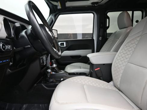 Used 2022 Jeep Wrangler Unlimited Sahara image 13