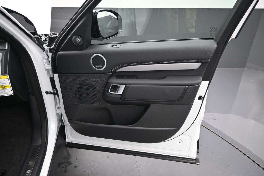 New 2026 Land Rover Discovery Limited Edition AWD/4WD image 4