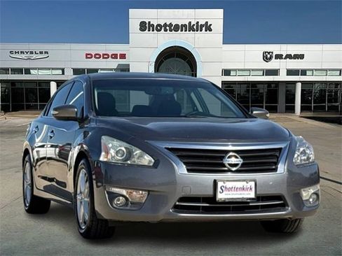 Used 2015 Nissan Altima 2.5 SV w/ Convenience Package image 1
