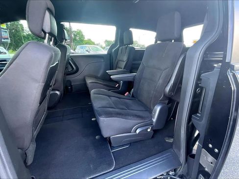 Used 2019 Dodge Grand Caravan SE FWD image 27