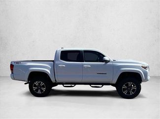 Used 2017 Toyota Tacoma TRD Sport w/ Premium & Technology Package RWD video 4