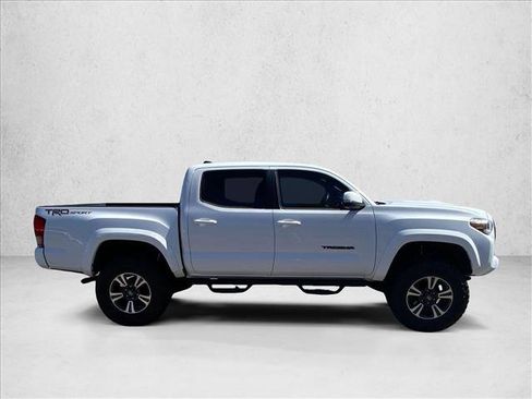 Used 2017 Toyota Tacoma TRD Sport w/ Premium & Technology Package RWD image 4