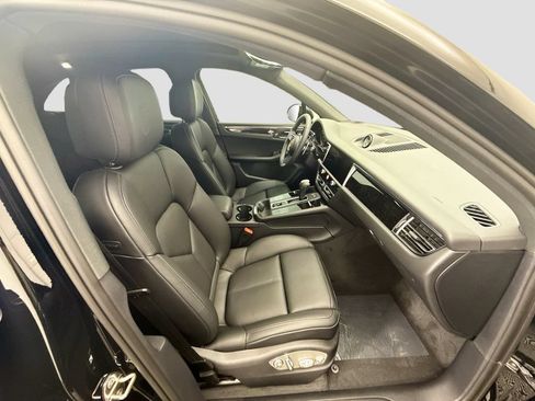 Certified 2026 Porsche Macan AWD/4WD image 22