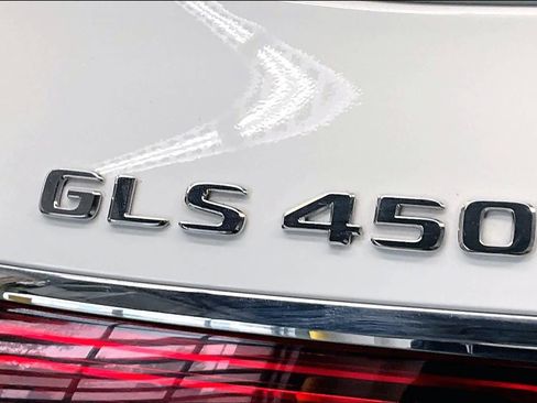 Used 2022 Mercedes-Benz GLS 450 4MATIC image 33