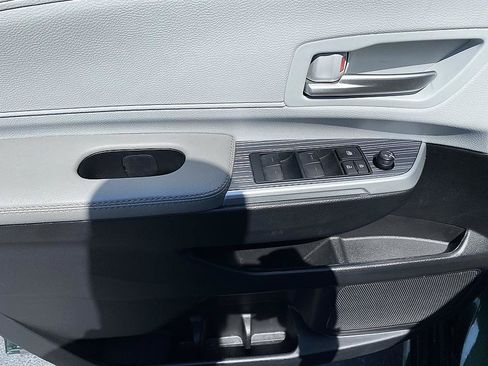 Certified 2026 Toyota Sienna XLE FWD image 9