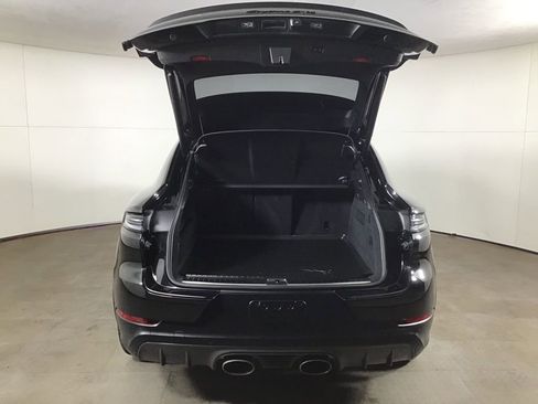Certified 2025 Porsche Cayenne GTS image 17