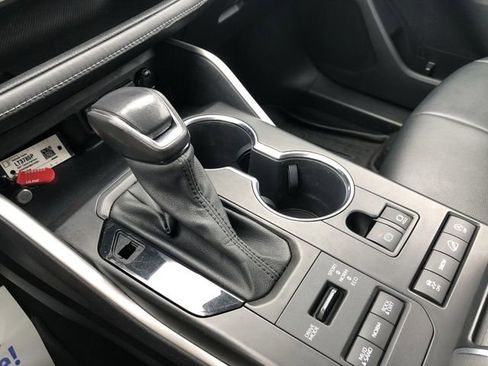 Used 2021 Toyota Highlander XLE image 26