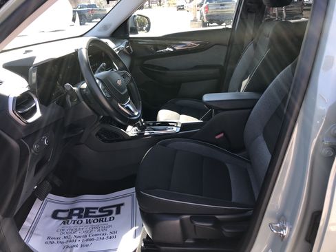 Used 2025 Chevrolet TrailBlazer LT w/ LT Cold Weather Package AWD/4WD image 13