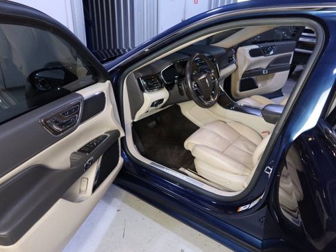 Used 2017 Lincoln Continental Select image 18