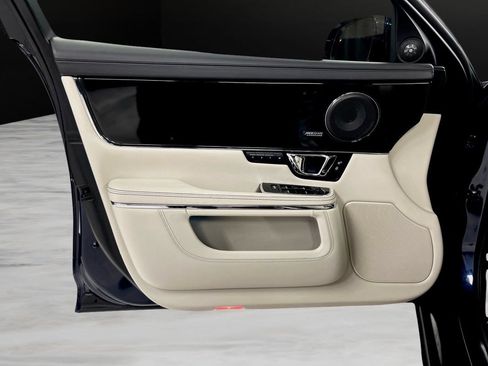 Used 2015 Jaguar XJ AWD/4WD image 27