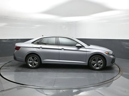 Used 2024 Volkswagen Jetta SE FWD image 11