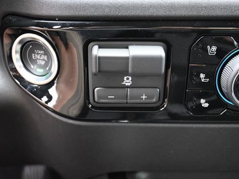 Used 2026 Chevrolet Silverado 2500 ZR2 AWD/4WD image 25