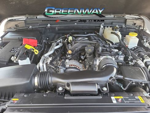 Used 2023 Jeep Gladiator Sport S image 9