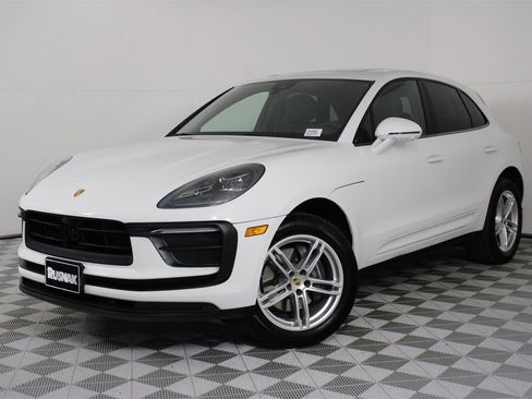 Used 2025 Porsche Macan image 35