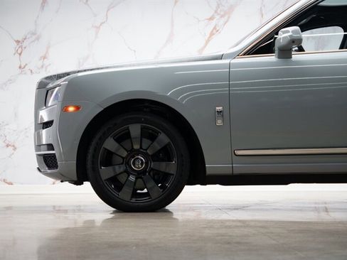 Used 2020 Rolls-Royce Cullinan AWD/4WD image 2