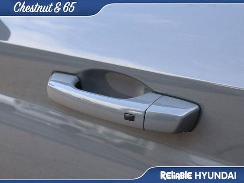Used 2022 Hyundai Venue Limited FWD image 20