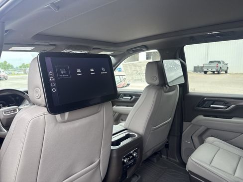 New 2026 GMC Yukon Elevation w/ Elevation Premium Package AWD/4WD image 12